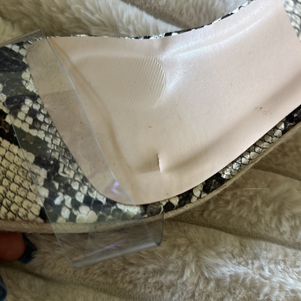 Size 7 strappy  snake wedge - Picture 8 of 8
